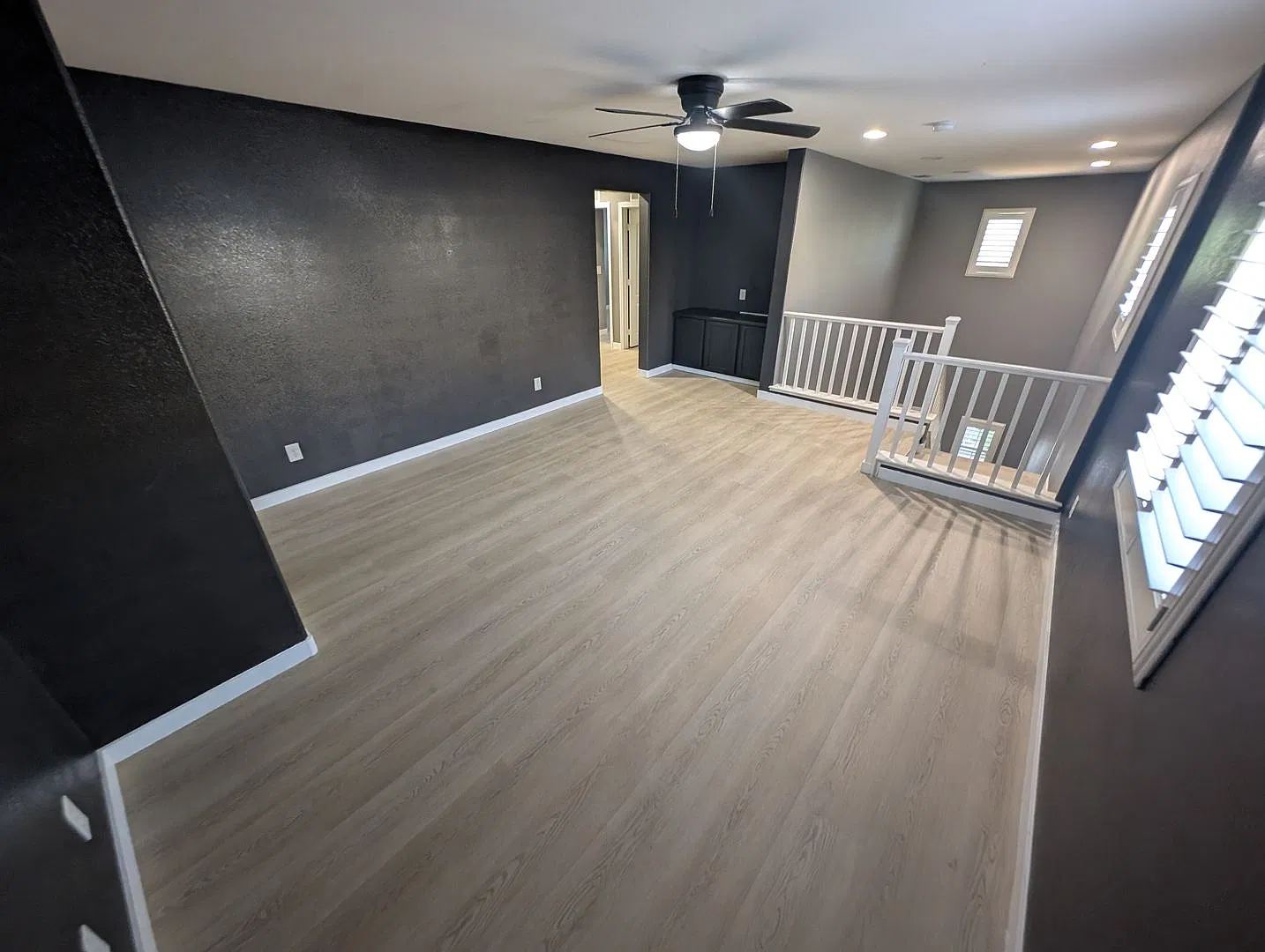 10633 Mount Blackburn Ave — Photo 2