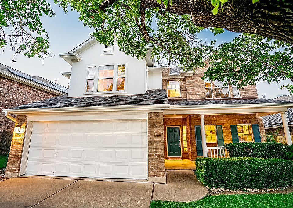 1st image of 708 Coomes Pl