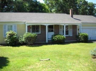 35 Hunt Seat Dr, Chicopee, MA 01013