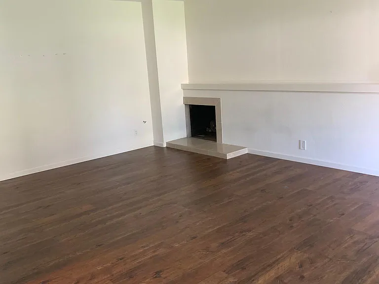 1219 E 1st St — Photo 10