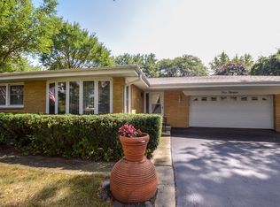 513 Ridge Ave, Elk Grove Village, IL 60007