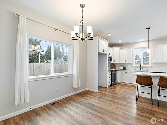 5th image of 20136 Weston Court SW