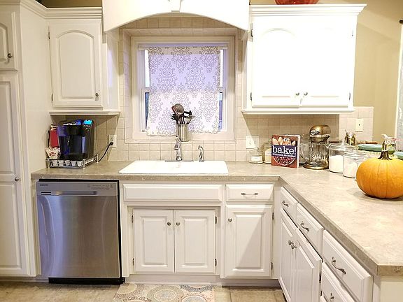 Clean, Open Kitchen
