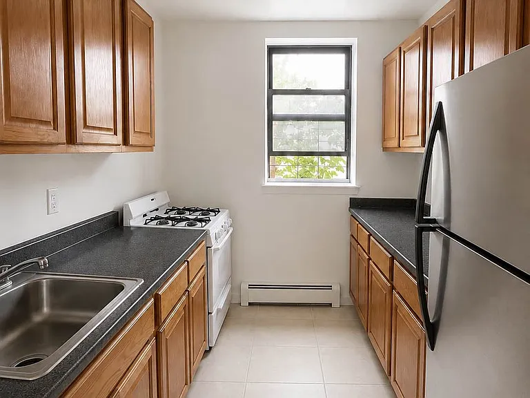 1230 Sheridan Ave #3E — Photo 2