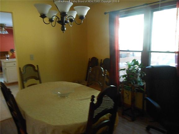 3rd image of 105 Castle Dr