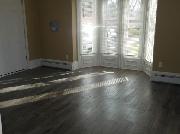 4 Cushing Rd #2