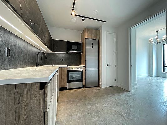 3rd image of 2708 Snyder Ave #147