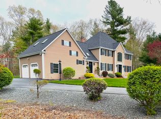 40 King Philip Dr, Rehoboth, MA 02769