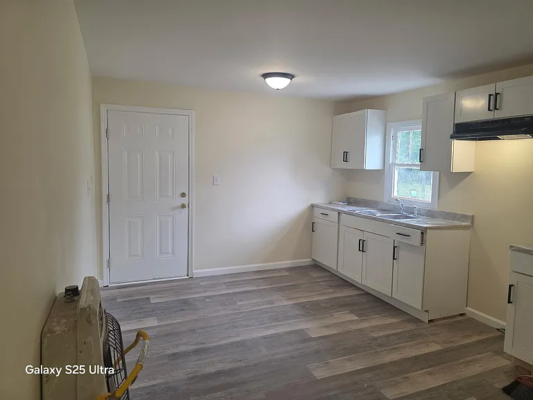 1202 Cates St — Photo 5