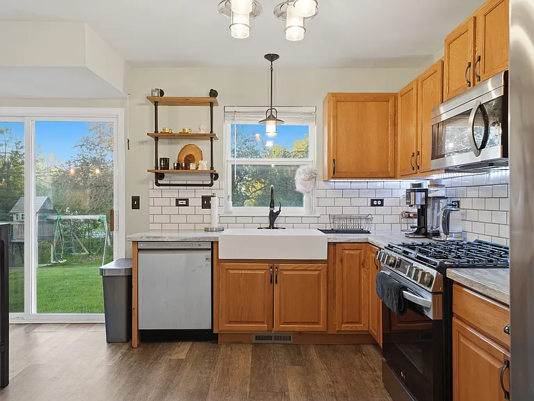 950 Donnelly Pl — Photo 17