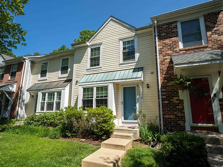 18246 Fox Chase Cir — Photo 26