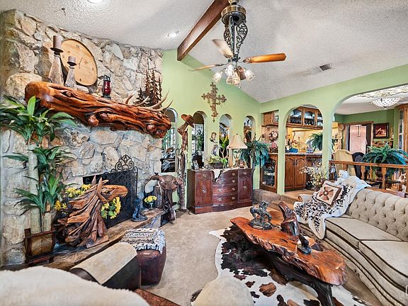 3rd image of 6016 E Texas St