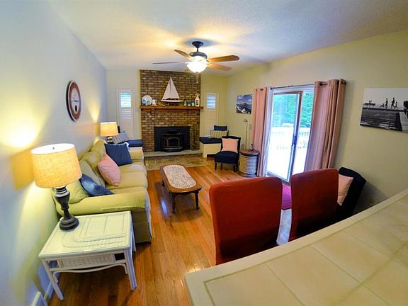 2nd image of 20 Carriage Way