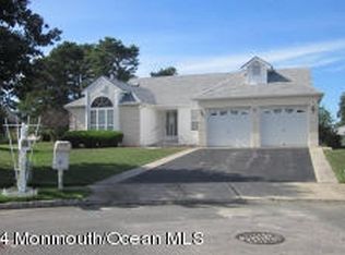 10 Kirby Ct, Toms River, NJ 08757