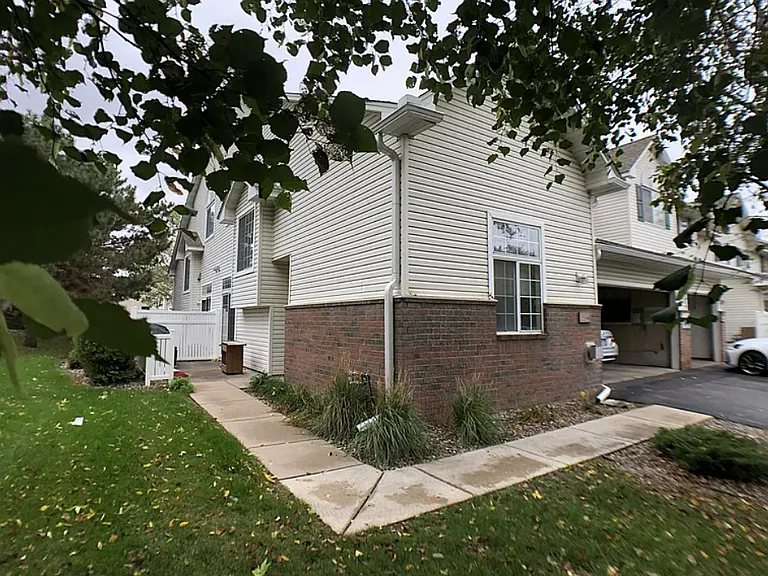 15546 Garnet Way — Photo 2