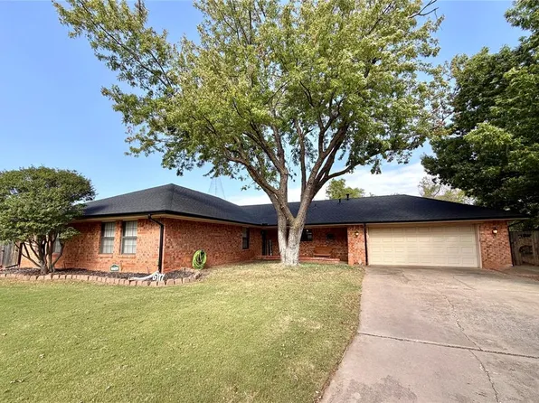 2706 Timber Ct, Chickasha, OK 73018