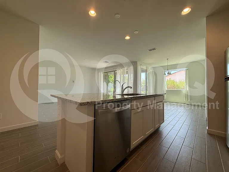 11225 E Ulysses Ave — Photo 2
