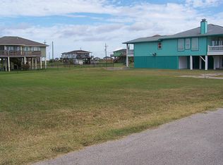 157 Ocean Shores Dr, Crystal Beach, TX 77650