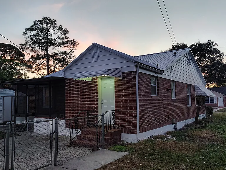 2335 Somerset Rd — Photo 4