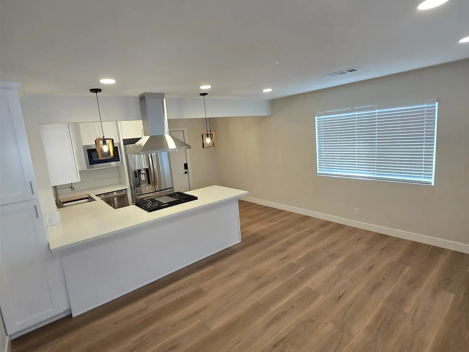 2 bed, 1.0 bath, 750 sqft, $4,750 — Photo 3