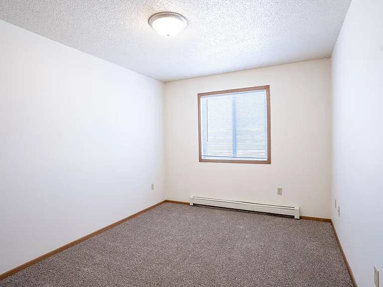 Fargo, ND Country Edge Apartments | 21C | Bedroom
