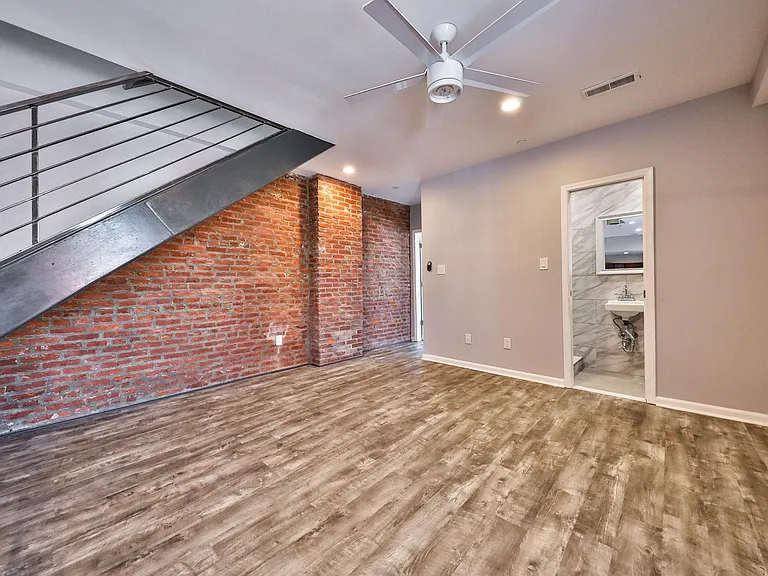 400 W Penn St #3 — Photo 27