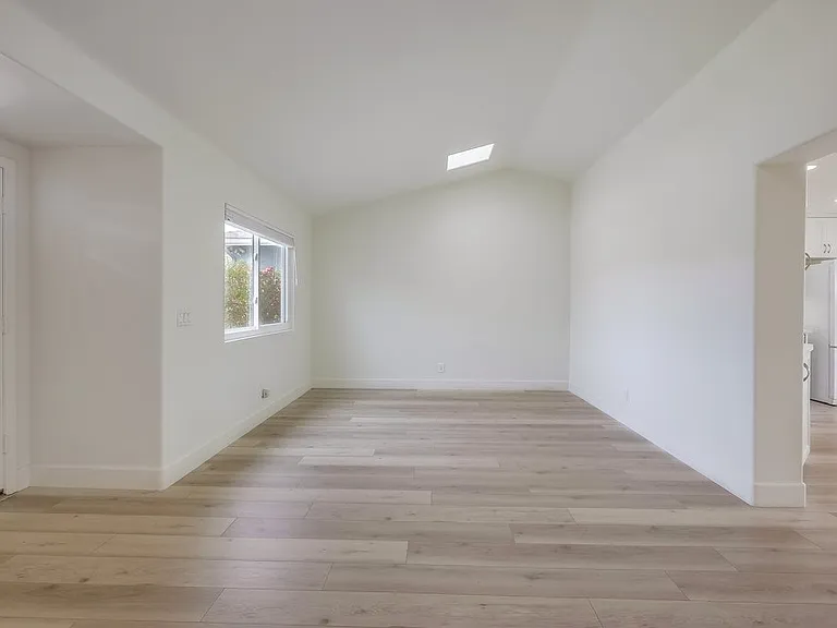 19312 Harding Ln — Photo 13