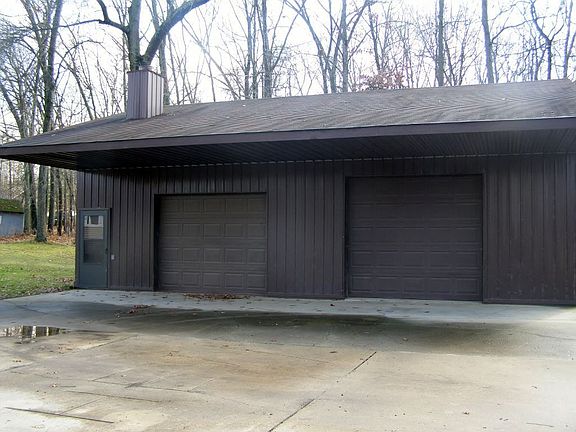 4 CAR GARAGE!