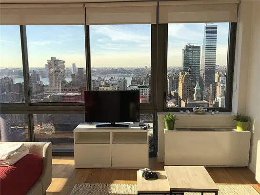 Rented by R New York | media 1