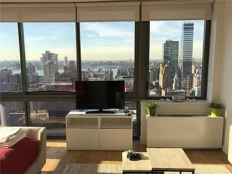 Rented by R New York