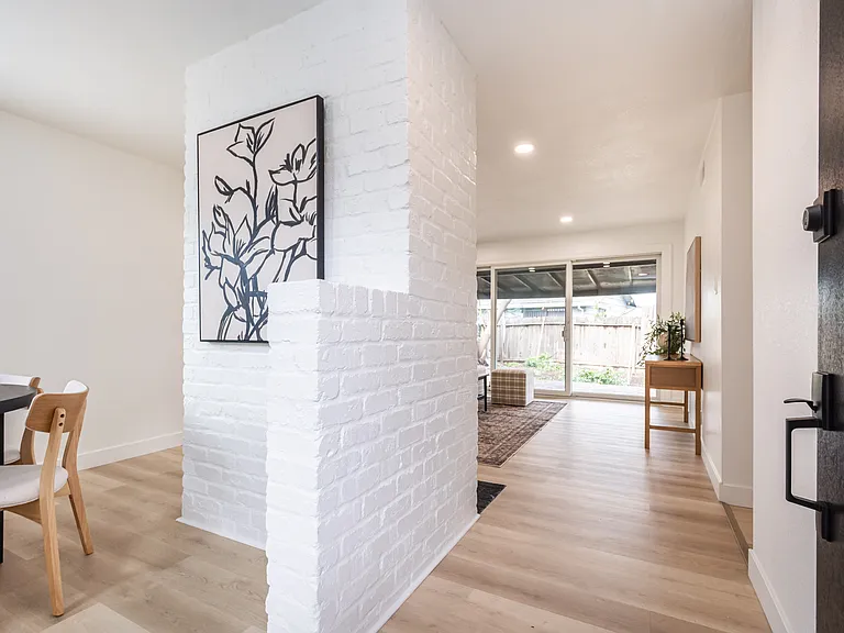 5201 Sky Pkwy — Photo 3