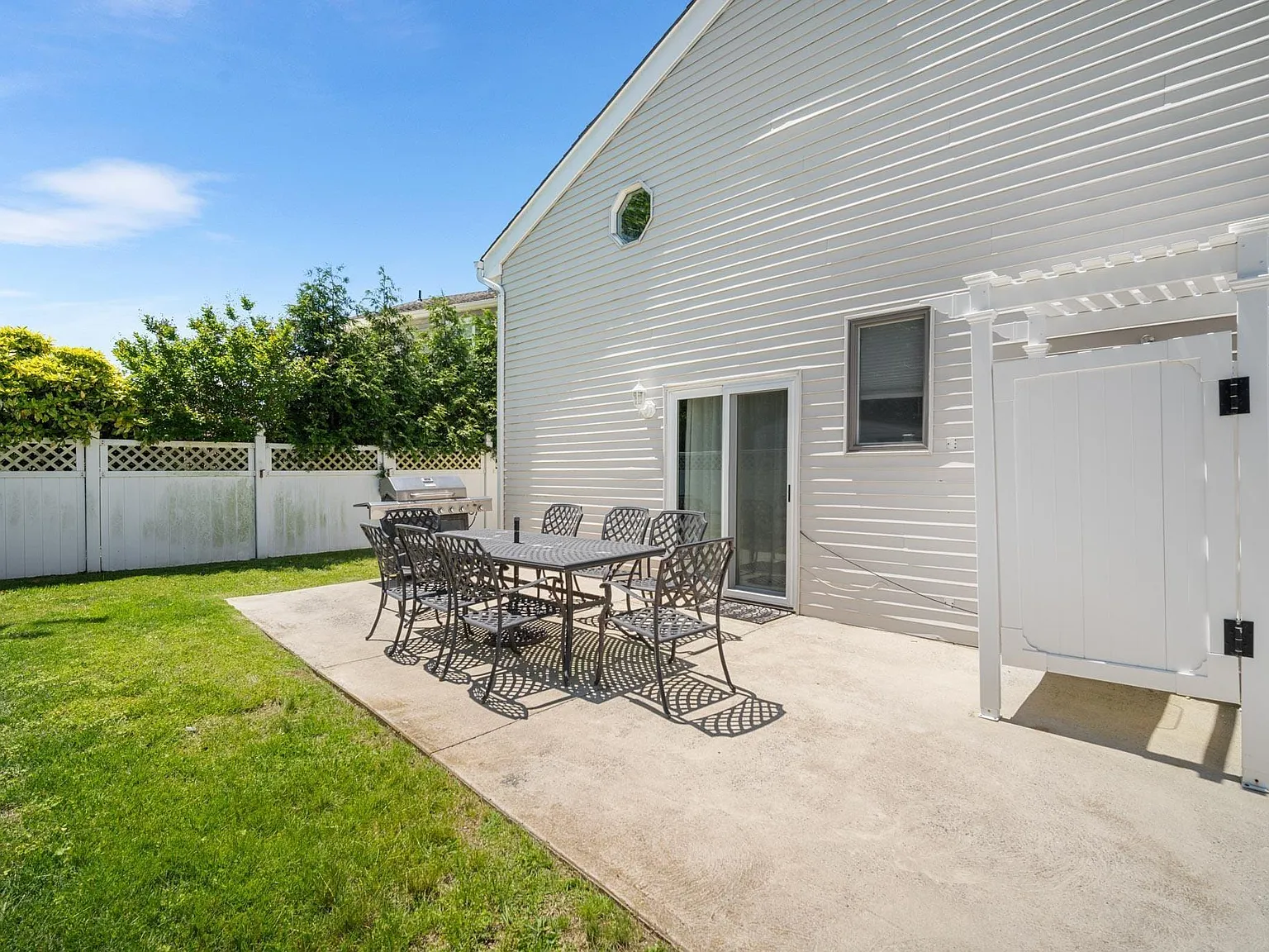 4 bed, 3.0 bath, $2,500 — Photo 3