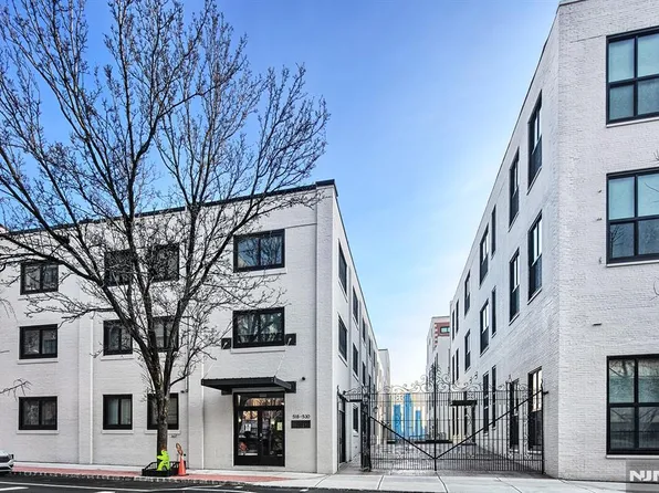 518-530 Gregory Ave #320, Weehawken, NJ 07086