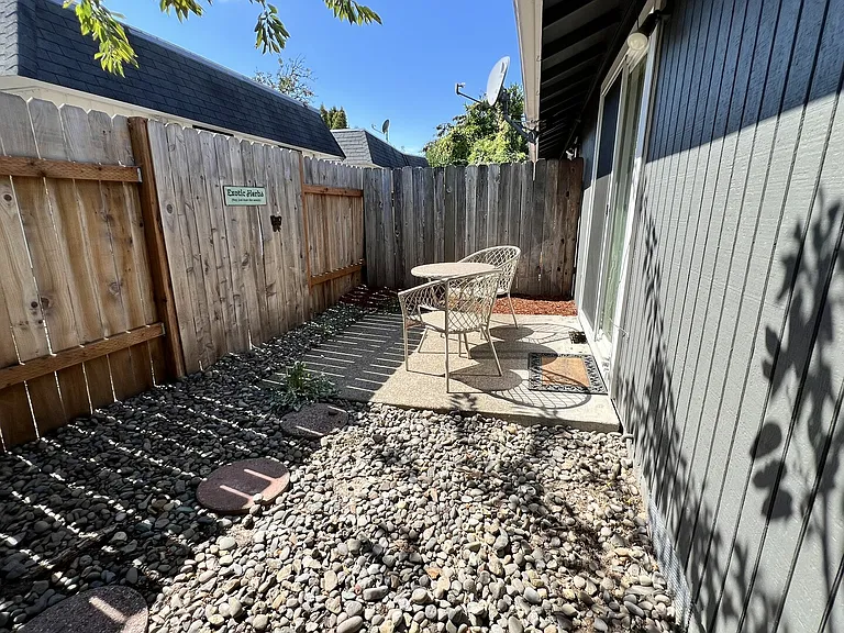 Catron St N — Photo 31
