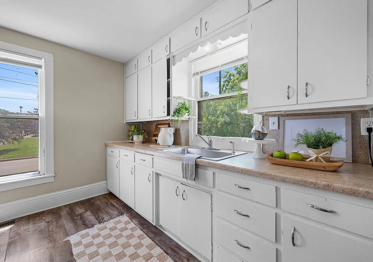 Charming 3 Bedroom - 1 Bath House! — Photo 4