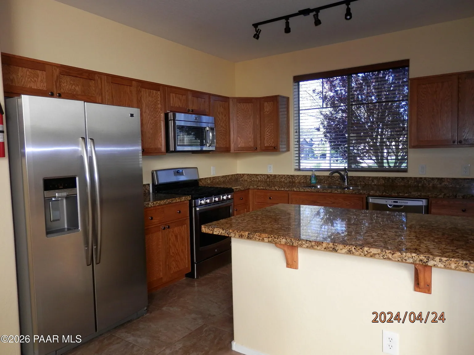 3 bed, 2.5 bath, 1745 sqft, $2,194 — Photo 4