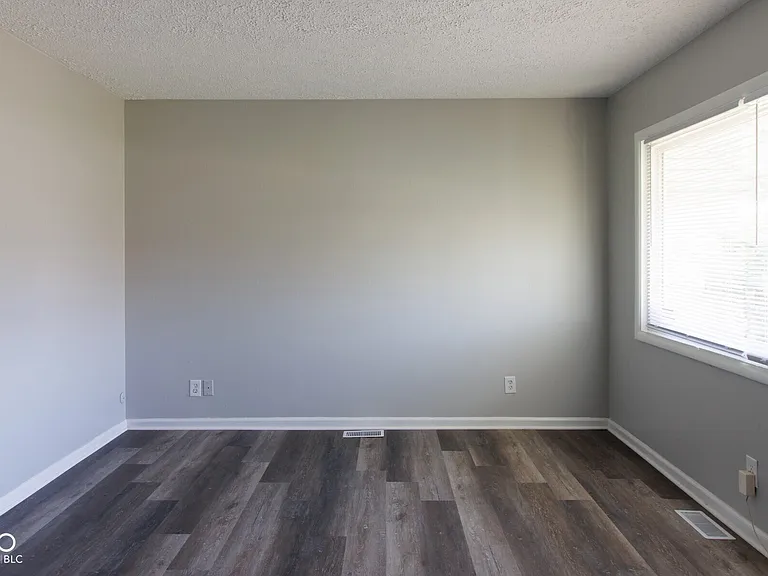 2517 Villa Ave — Photo 2