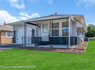 37 Puerto Vallarta St, Toms River, NJ 08757