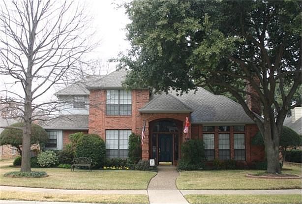 1st image of 207 Winding Hollow Ln