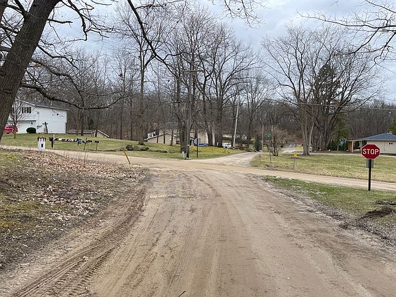 4th image of 1716 Woodfield Blvd