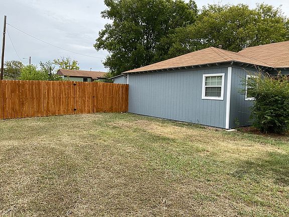 2nd image of 909 W Dean Ave