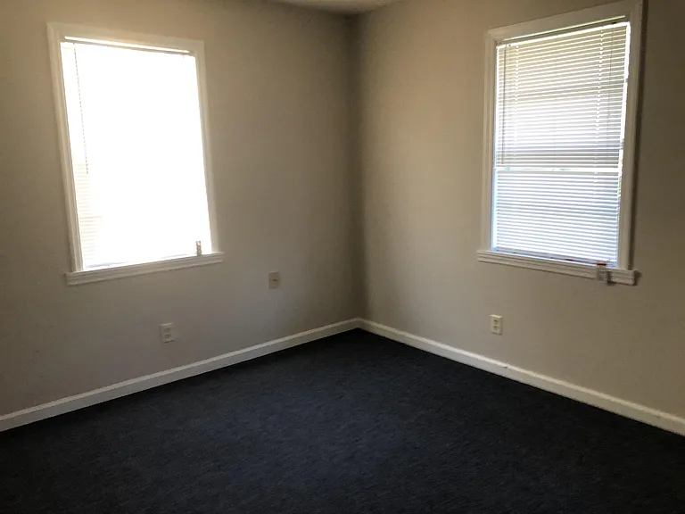 1001 W Hancock St #B — Photo 11