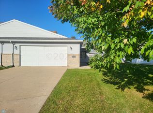 670 Appletree Ln, Moorhead, MN 56560