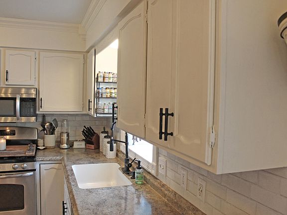 5th image of 435 Stonehenge St SE