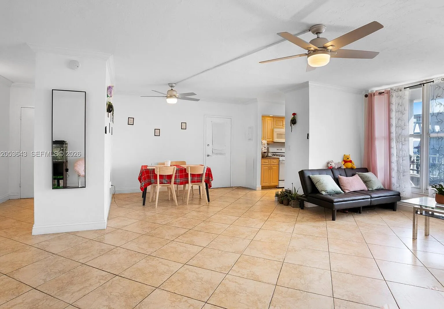 Lincoln Towers Condo — Photo 4
