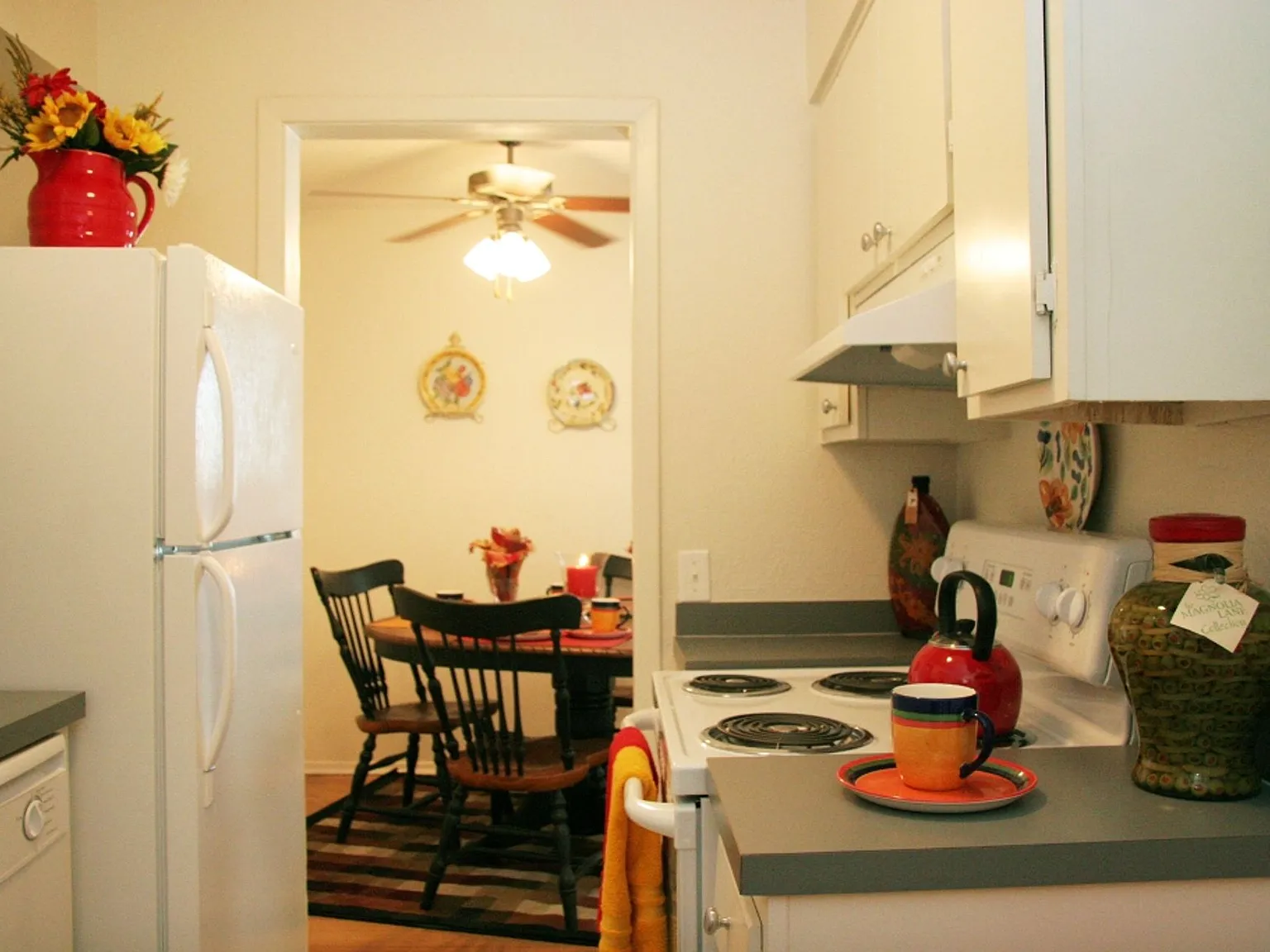 Lions Court Apartments — Photo 3