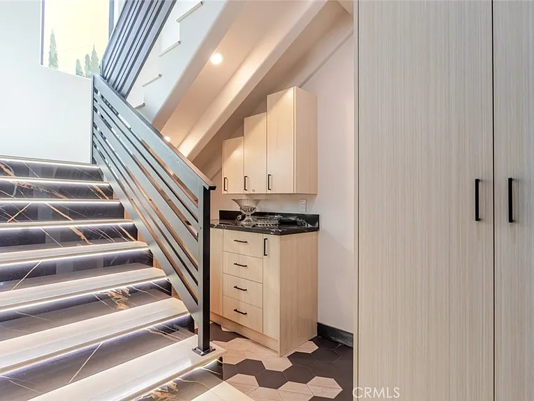 8252 Morse Ave — Photo 17