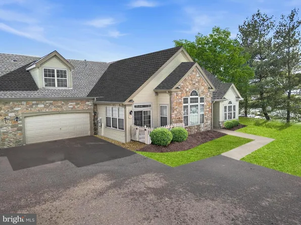 61 Legacy Oaks Dr, Richboro, PA 18954