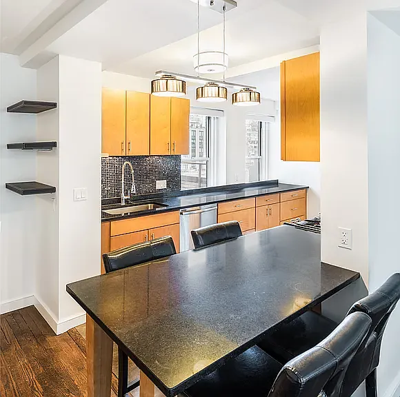 433 W 34th St #10G — Photo 1