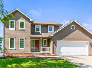 16011 Lindenwood Cir, Bennington, NE 68007